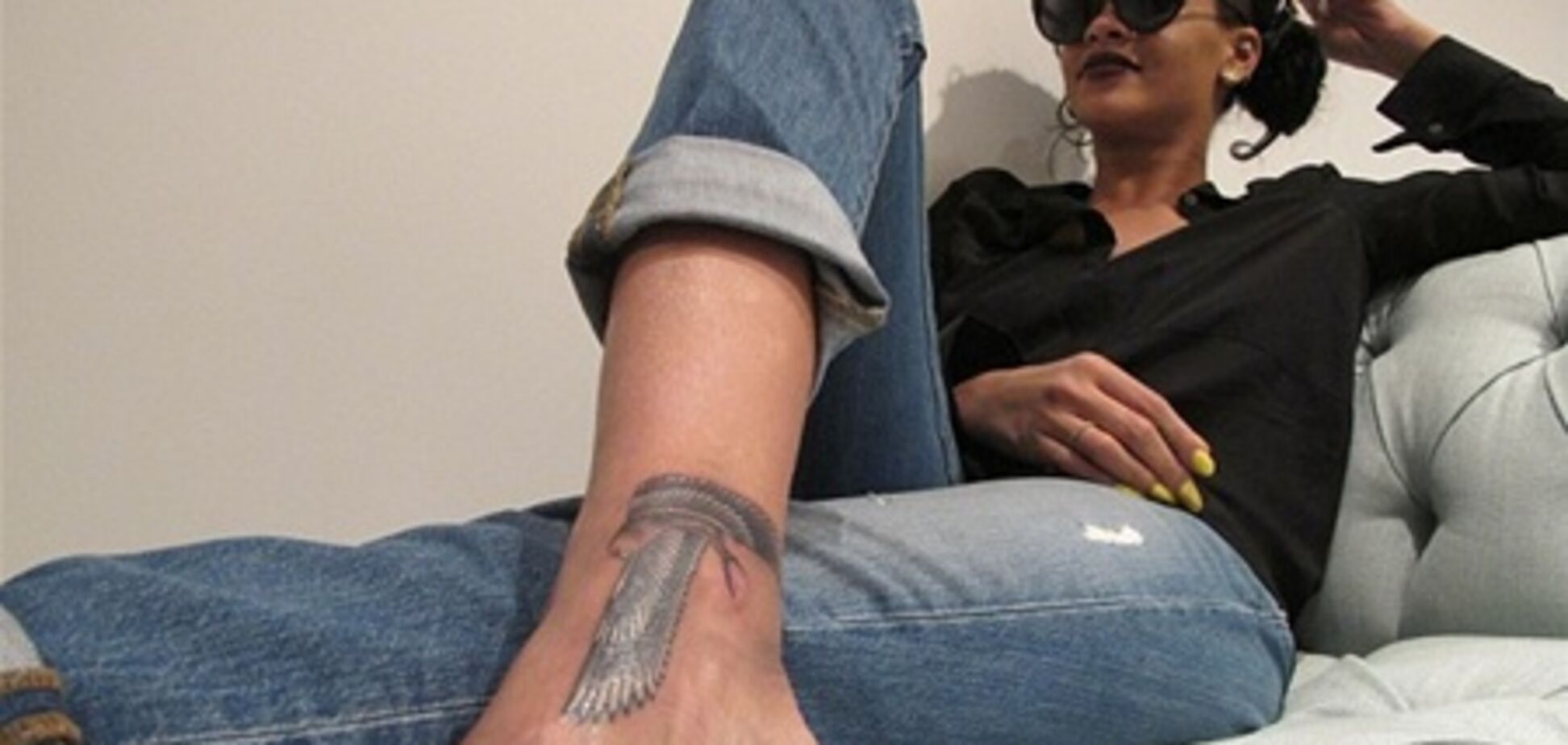 Рианна похвастала новой татуировкой. Фото