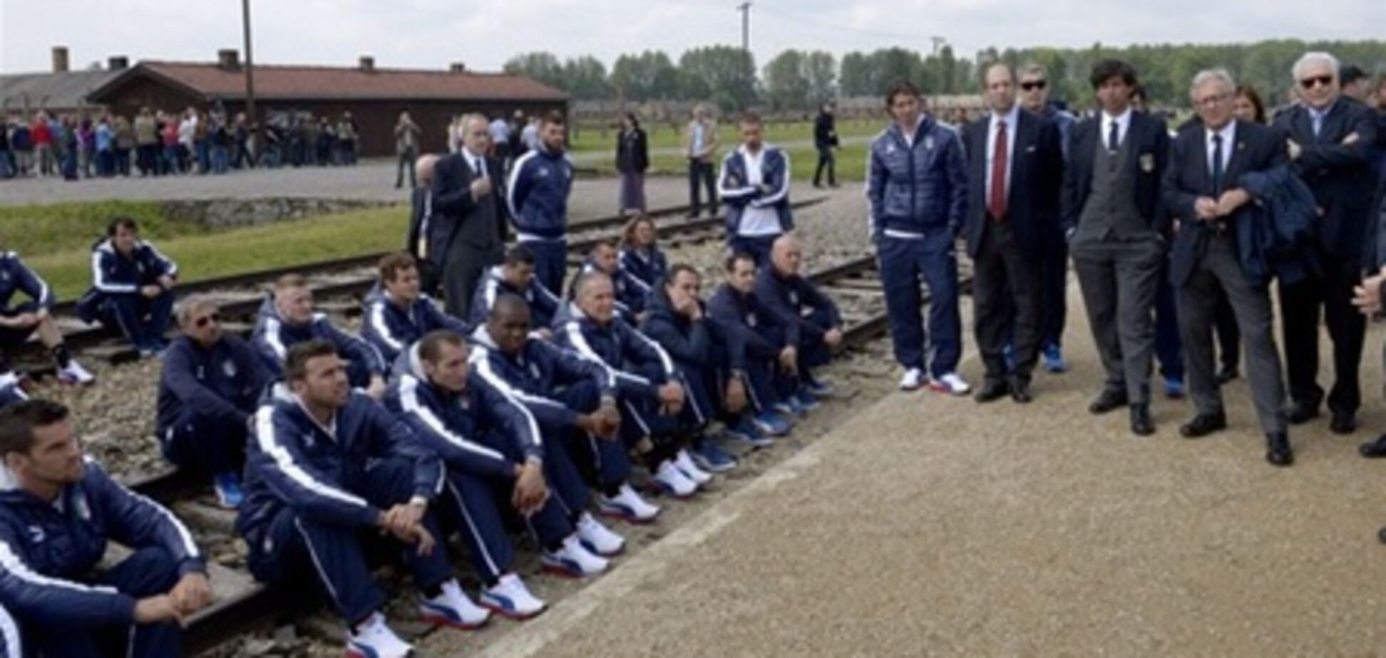 Сборные Италии и Голландии посетили Освенцим