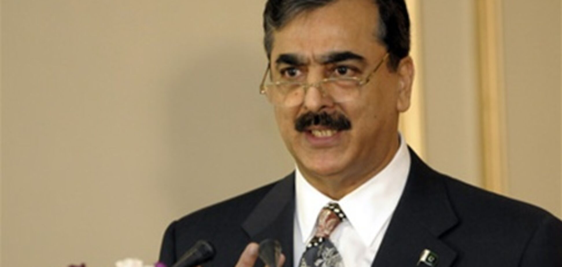 Суд Пакистана отстранил премьера от должности