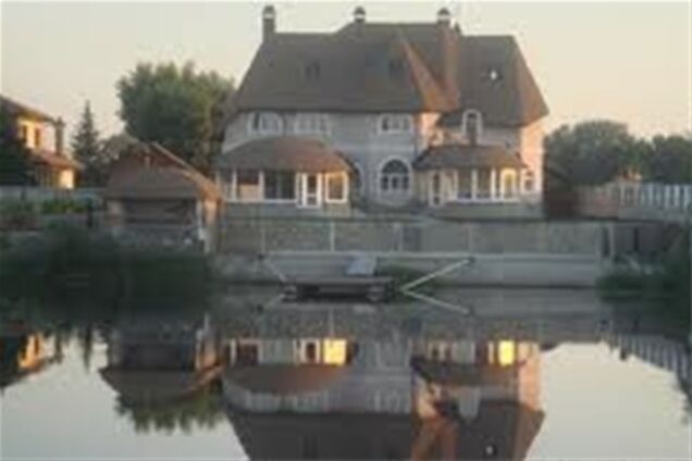 На каждые четыре коттеджа под Киевом приходится лишь один покупатель