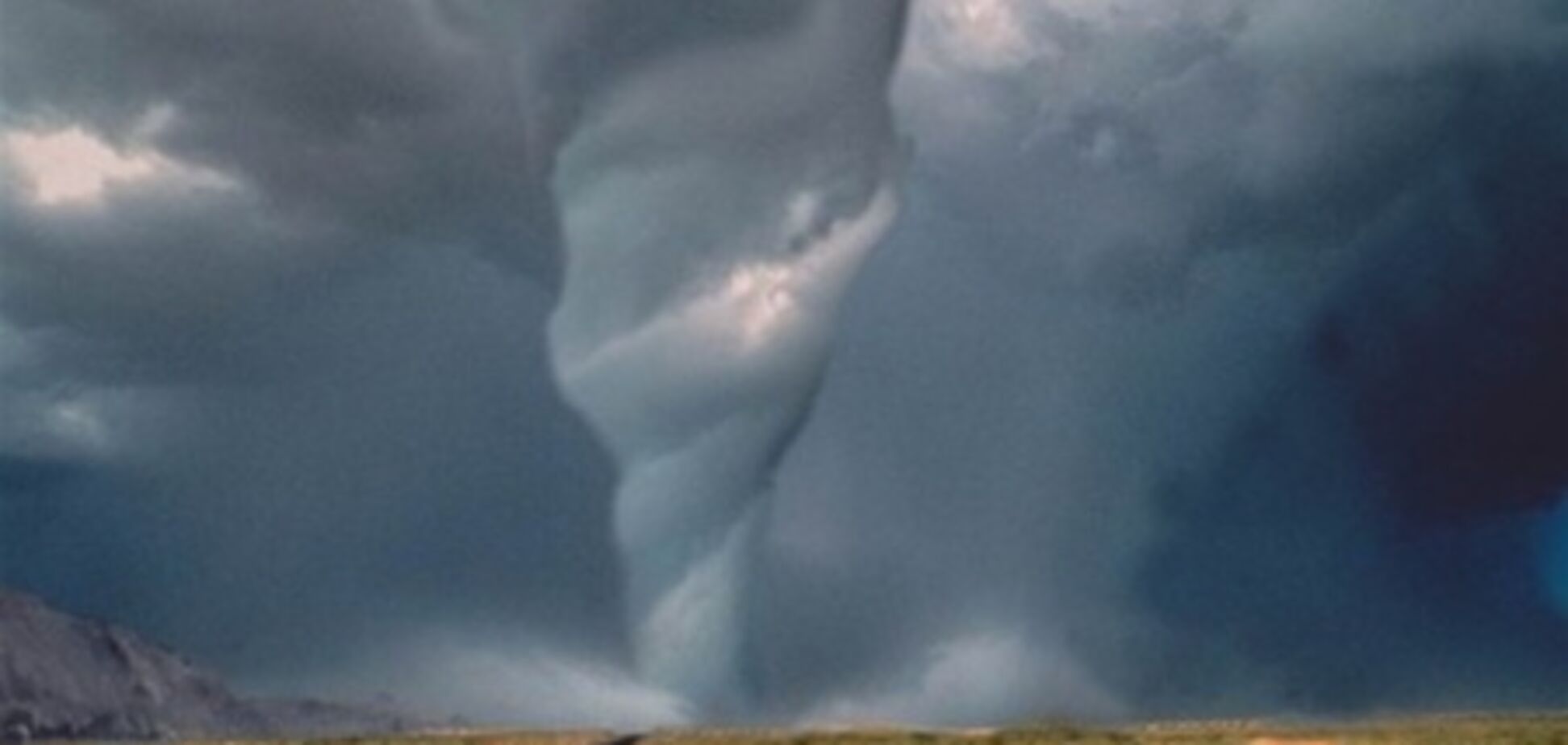 В Японии во время тайфуна 20 человек получили ранения