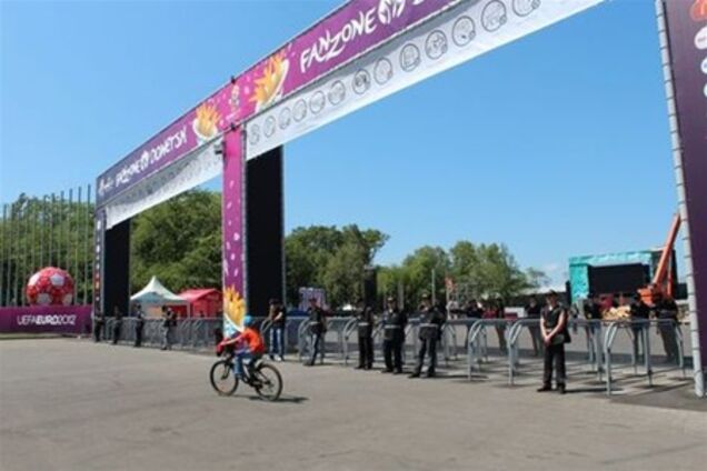 В донецкой фан-зоне готовятся к приезду Януковича