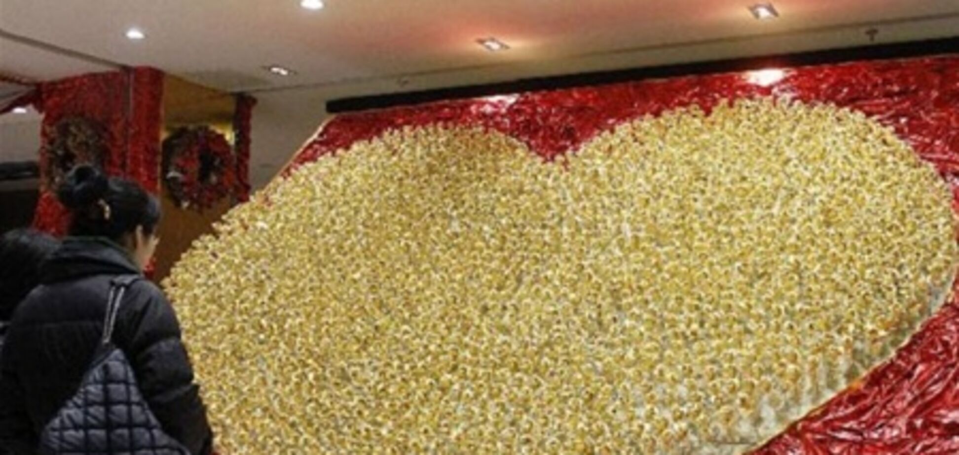 В Китае продают золотые розы. Фото