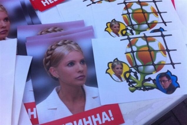 Под Радой полсотни пенсионеров митингуют против 'языка'