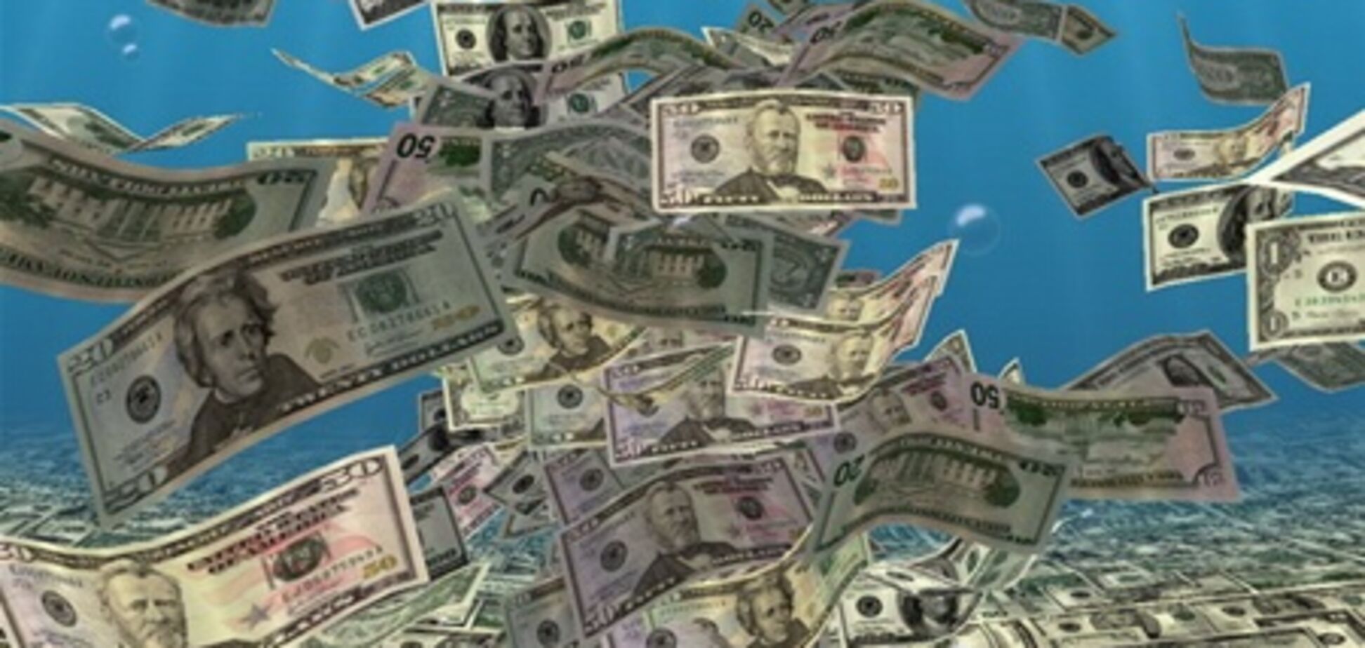 На межбанке незначительно укрепились евро и доллар