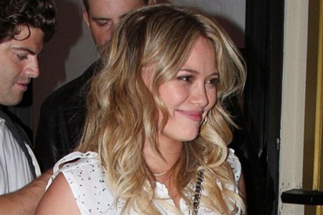 Хилари Дафф вернулась к вредной привычке. Фото