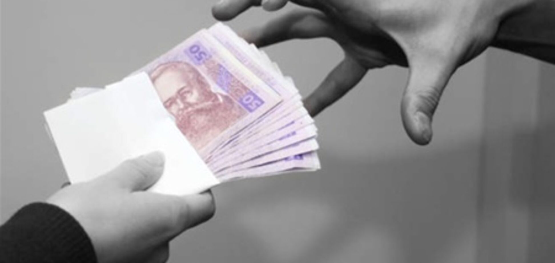 В Одессе налоговик попался на взятке в 6 тысяч гривен