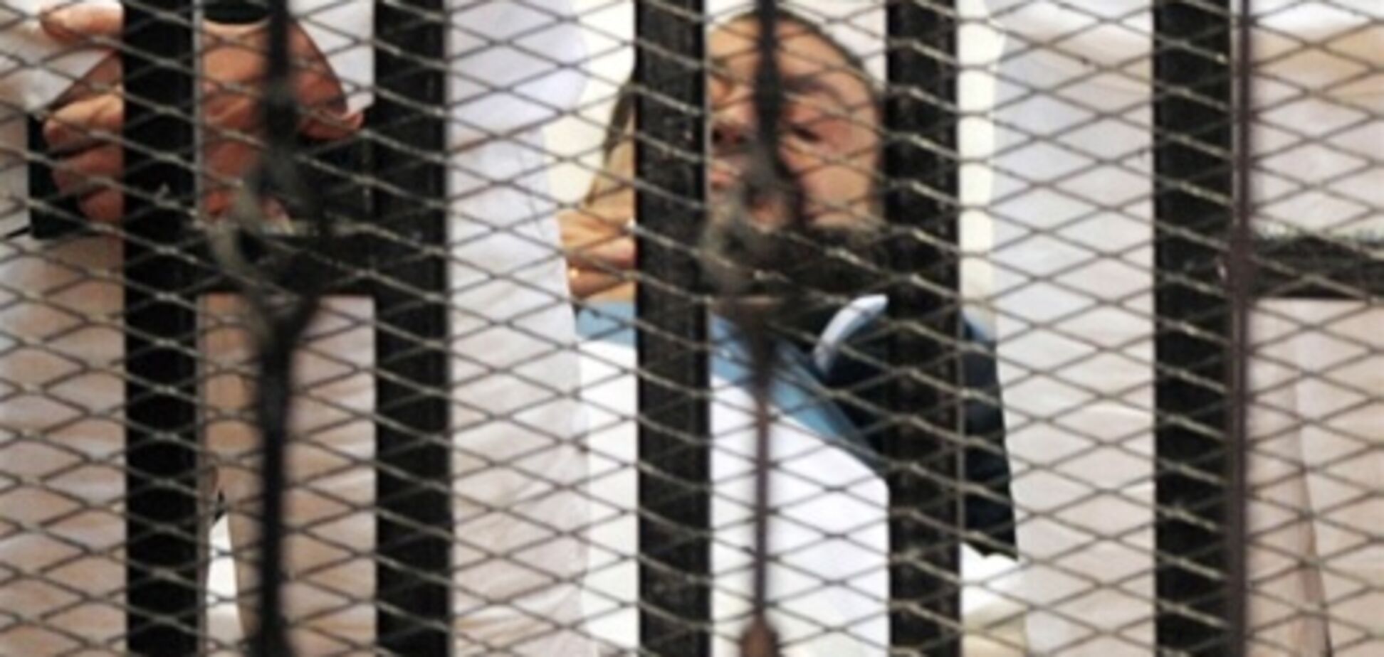 Мубарак доставлен в суд для оглашения приговора