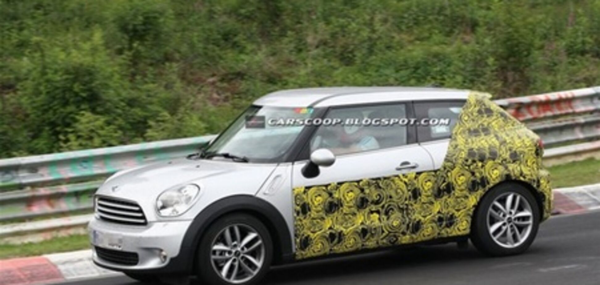 Компания Mini тестирует трехдверный кроссовер. Фото