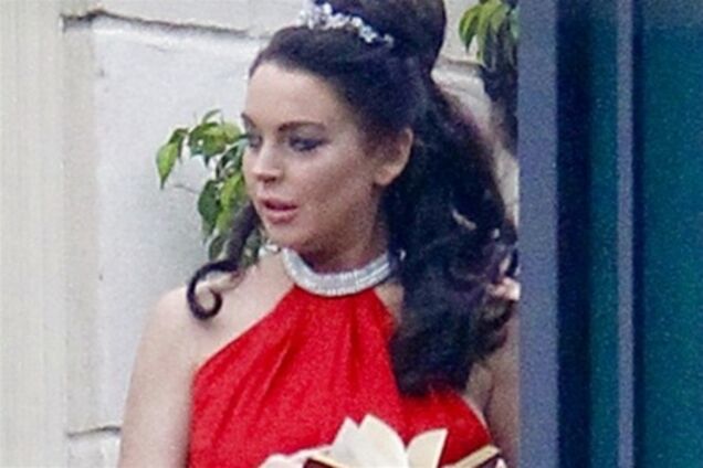 Нелепая Линдсей Лохан пытается быть Элизабет Тейлор