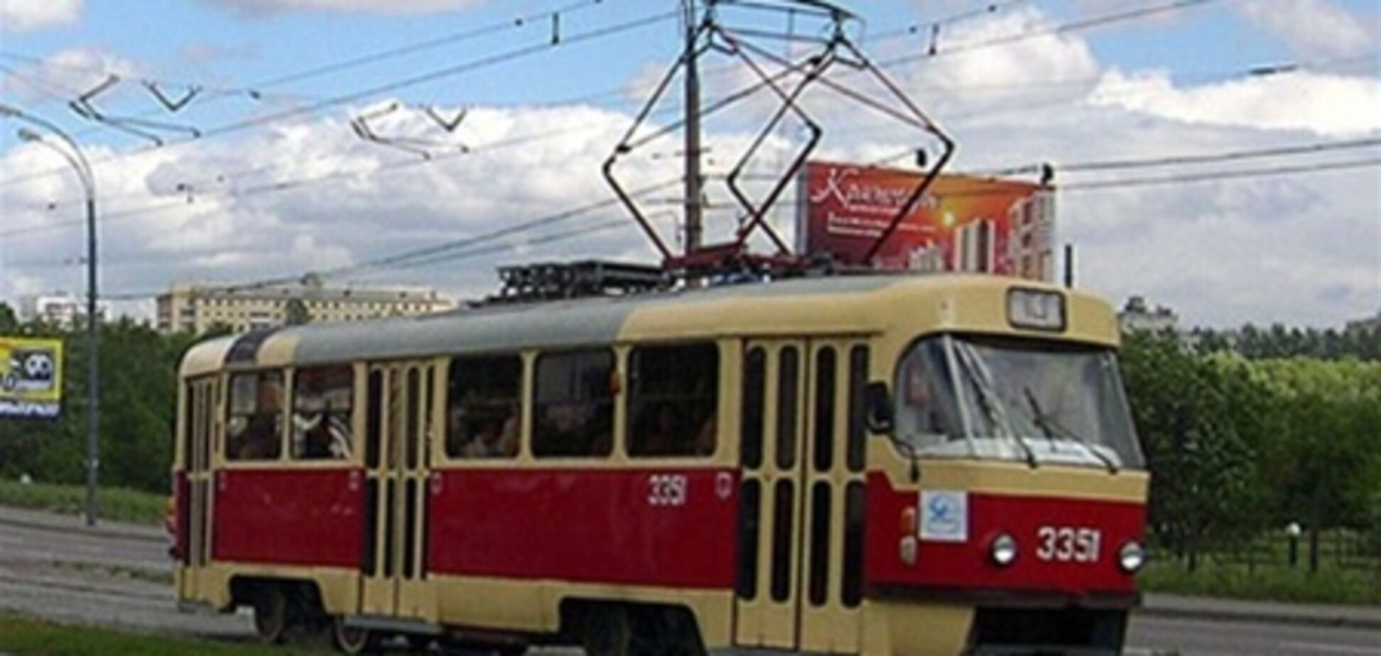 В Киеве из-за жары загорелся трамвай