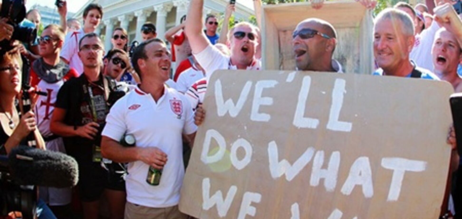 Англійські фанати в Донецьку