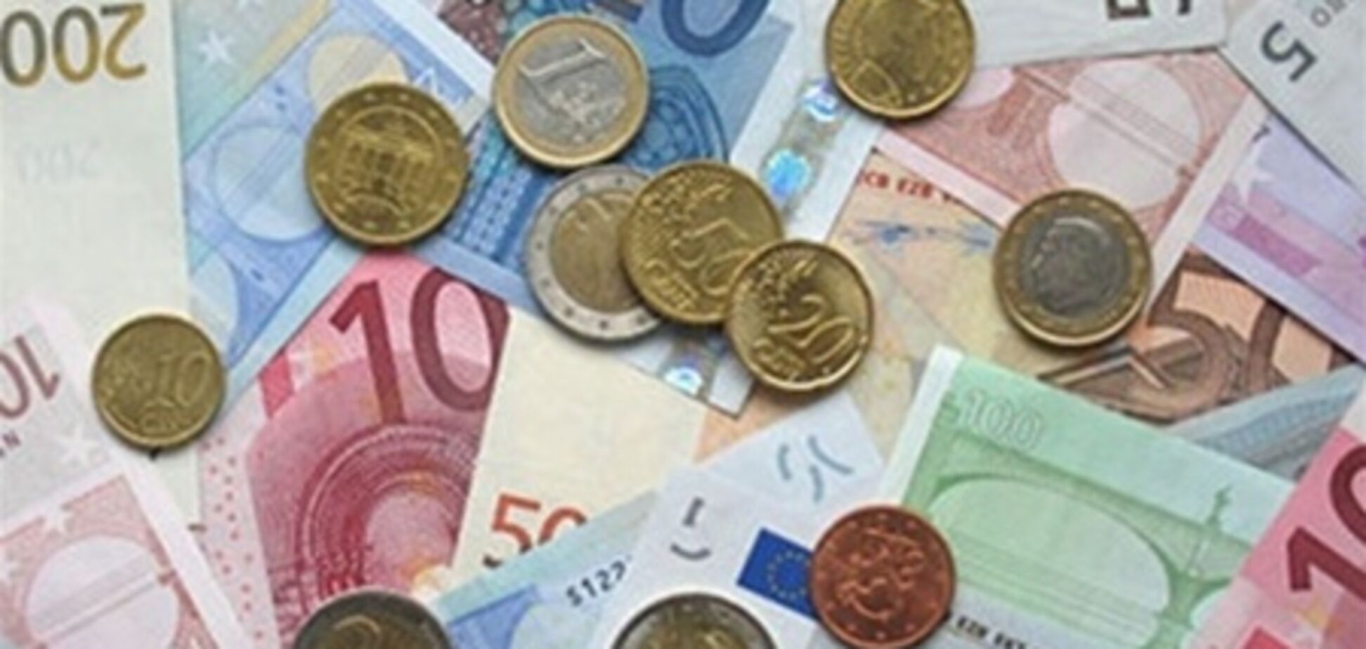 В Украине подорожал евро и подешевел доллар