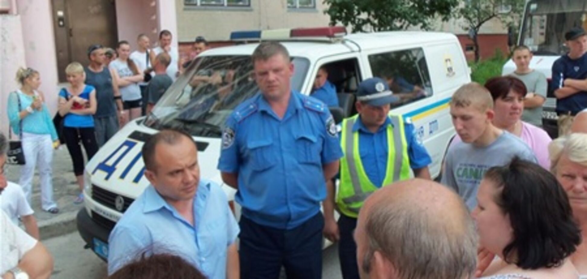 Жители Тернополя отбили у ГАИ своего соседа. Фото