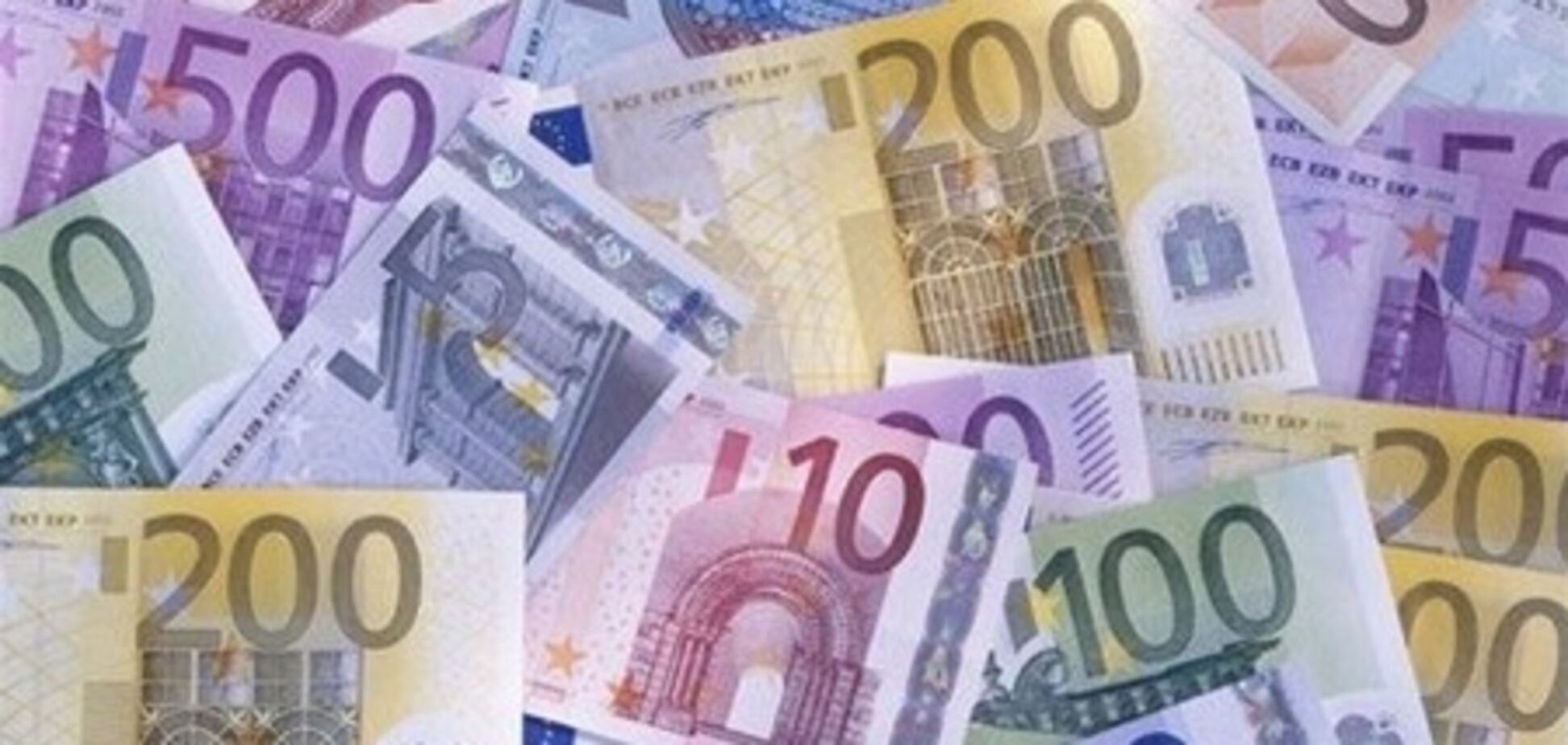 Евро снижается к большинству мировых валют