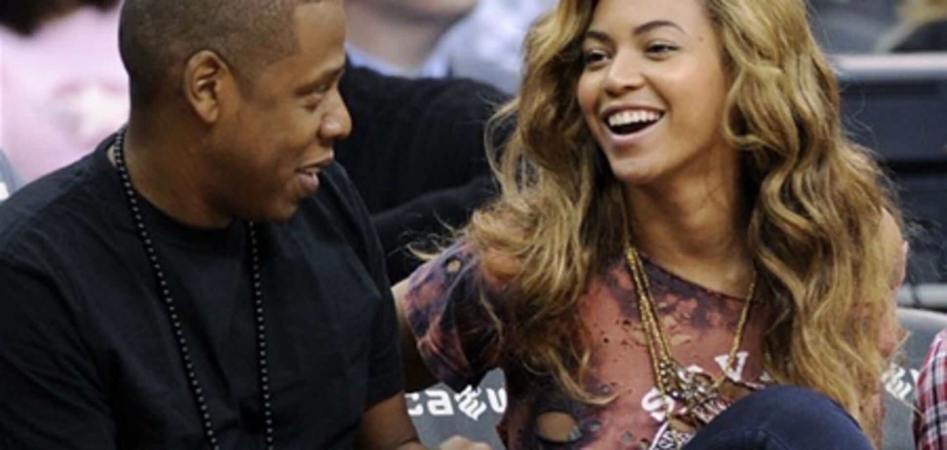 Бейонсе поздравила Jay-Z самолетом