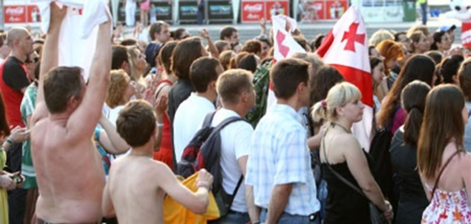 Внематчевая жизнь: как живет столичная фан-зона без футбола?