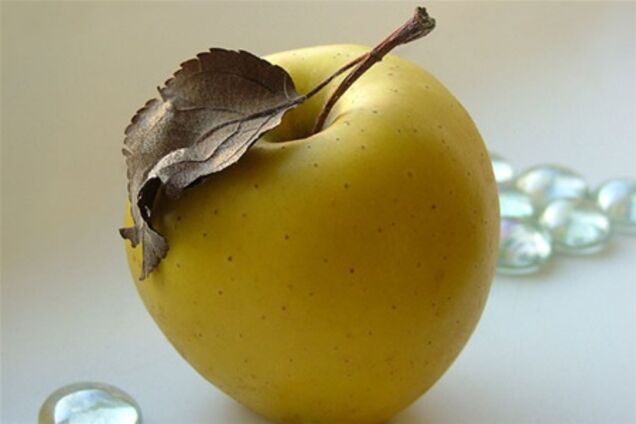 Кожура яблок помогает худеть - ученые