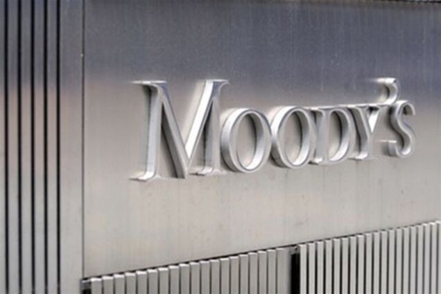 Moody 's может снизить рейтинги 17 крупнейших банков