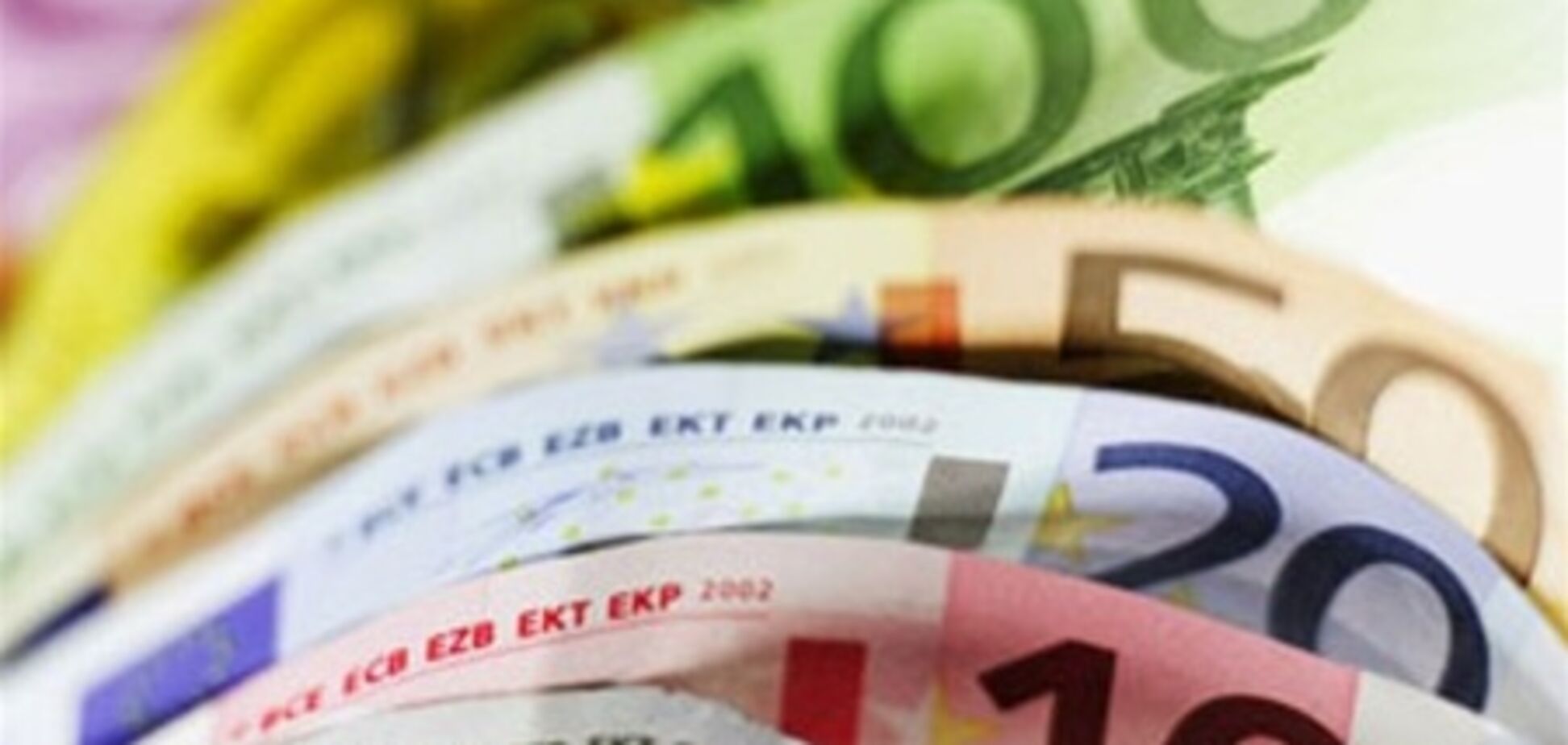 В Украине незначительно подешевели евро и доллар