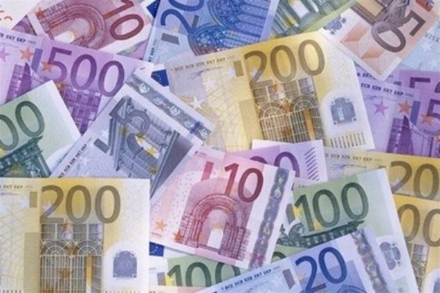 Наличный евро подешевел на 8 копеек