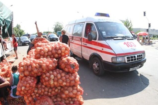 На Троещине скорая помощь задерживается из-за  торговцев