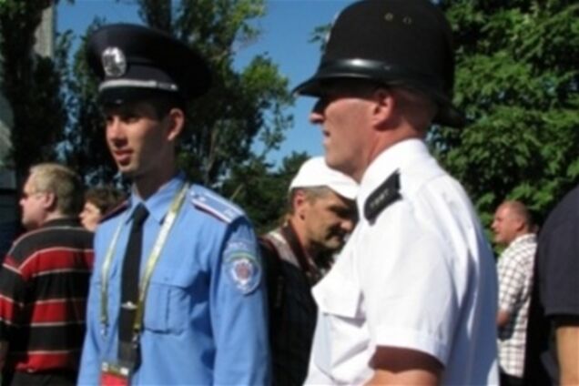 Спілкування англійською з українською міліцією вразило єврофанів