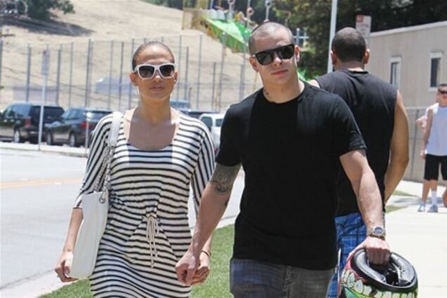 Каспер Смарт просто использует Дженнифер Лопес?