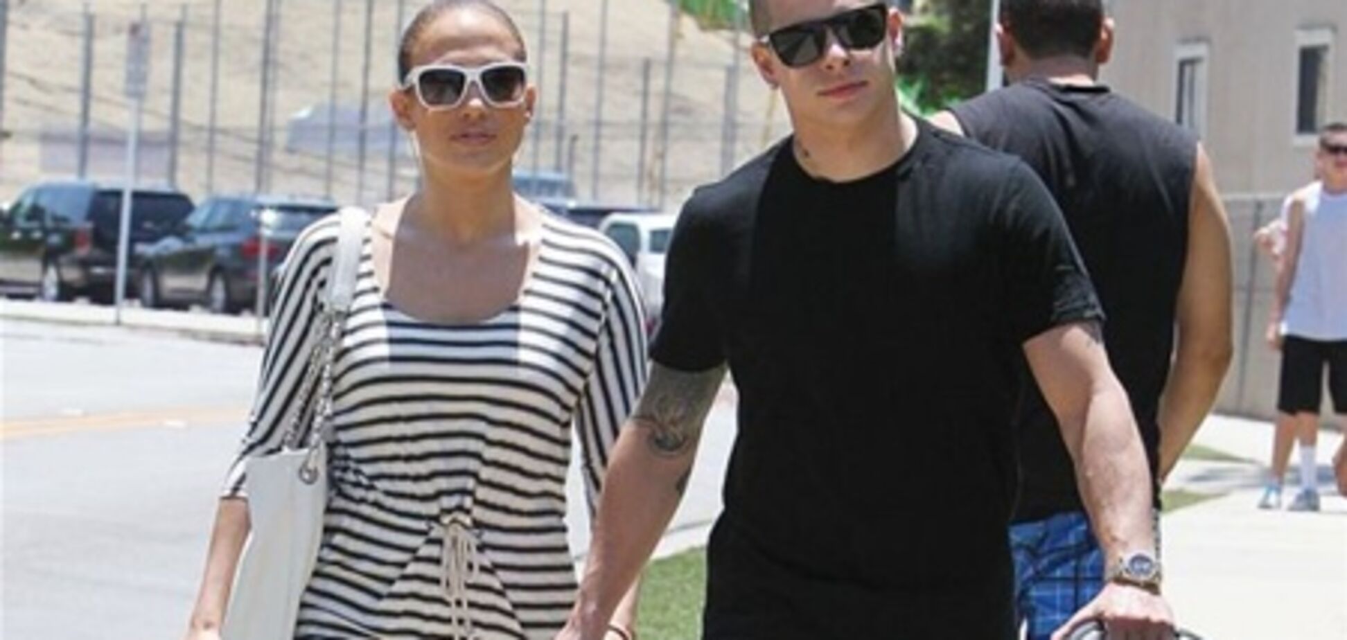 Каспер Смарт просто использует Дженнифер Лопес?