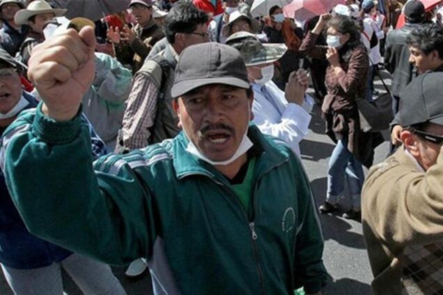 В Боливии протест полиции привел к массовым беспорядкам