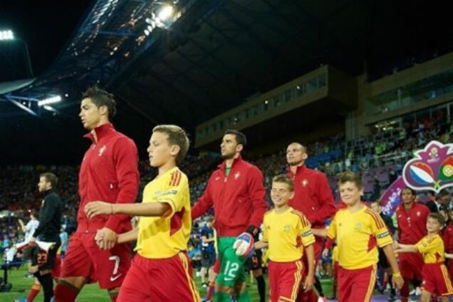 Син Добкіна виводив Роналду на матч. Фото