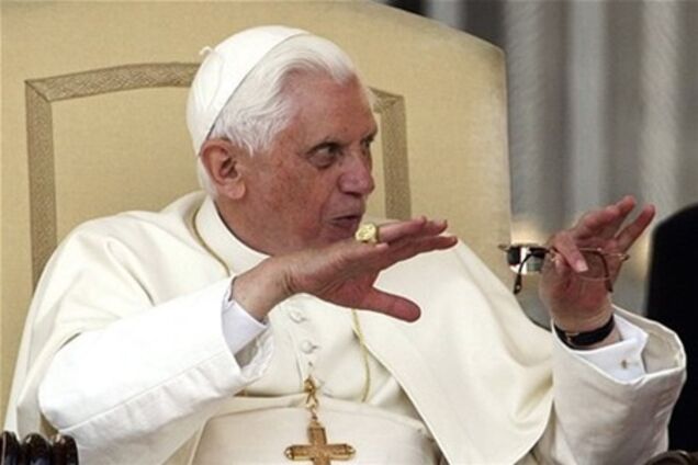 Бенедикт XVI провел специальное совещание кардиналов