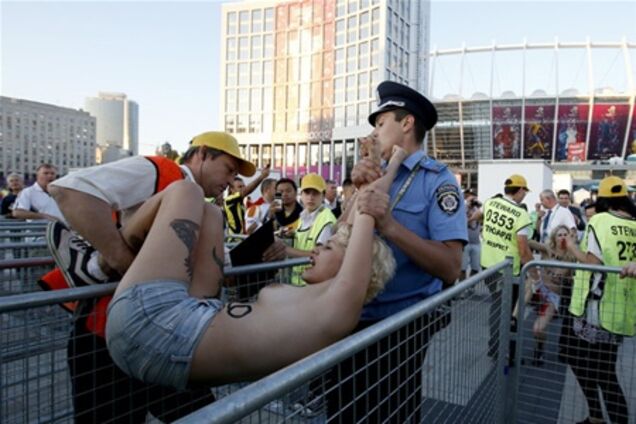 Femen снова разделись в Киеве