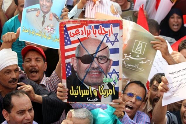 В Каир введены дополнительные силы безопасности