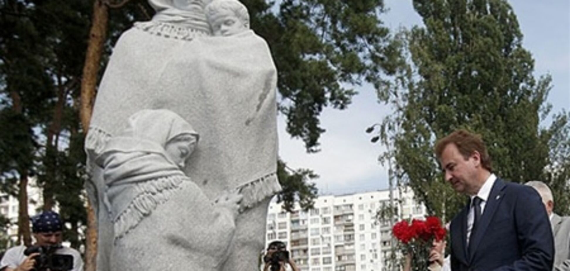 На киевский памятник Матери-Вдове собрали более 350 тыс грн