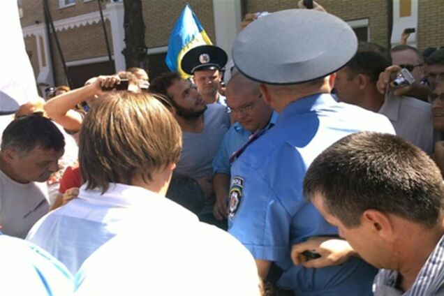 Під судом побилися прихильники і противники Тимошенко