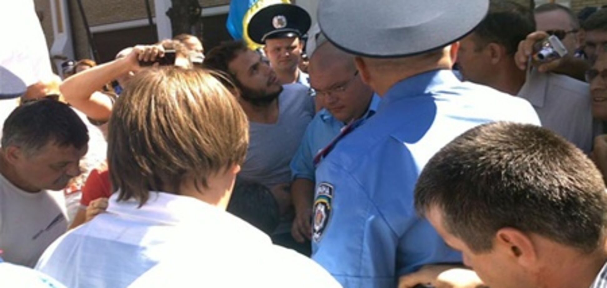 Під судом побилися прихильники і противники Тимошенко