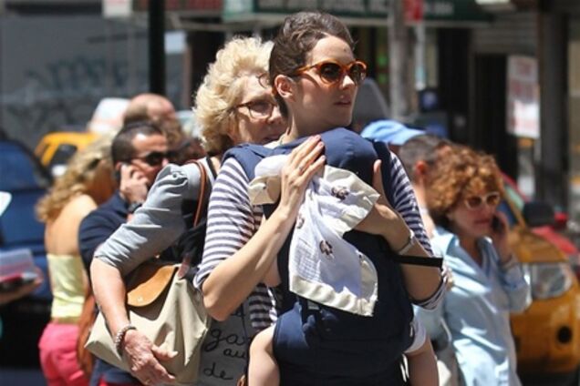 Марион Котийяр переходит на другую сторону. Фото