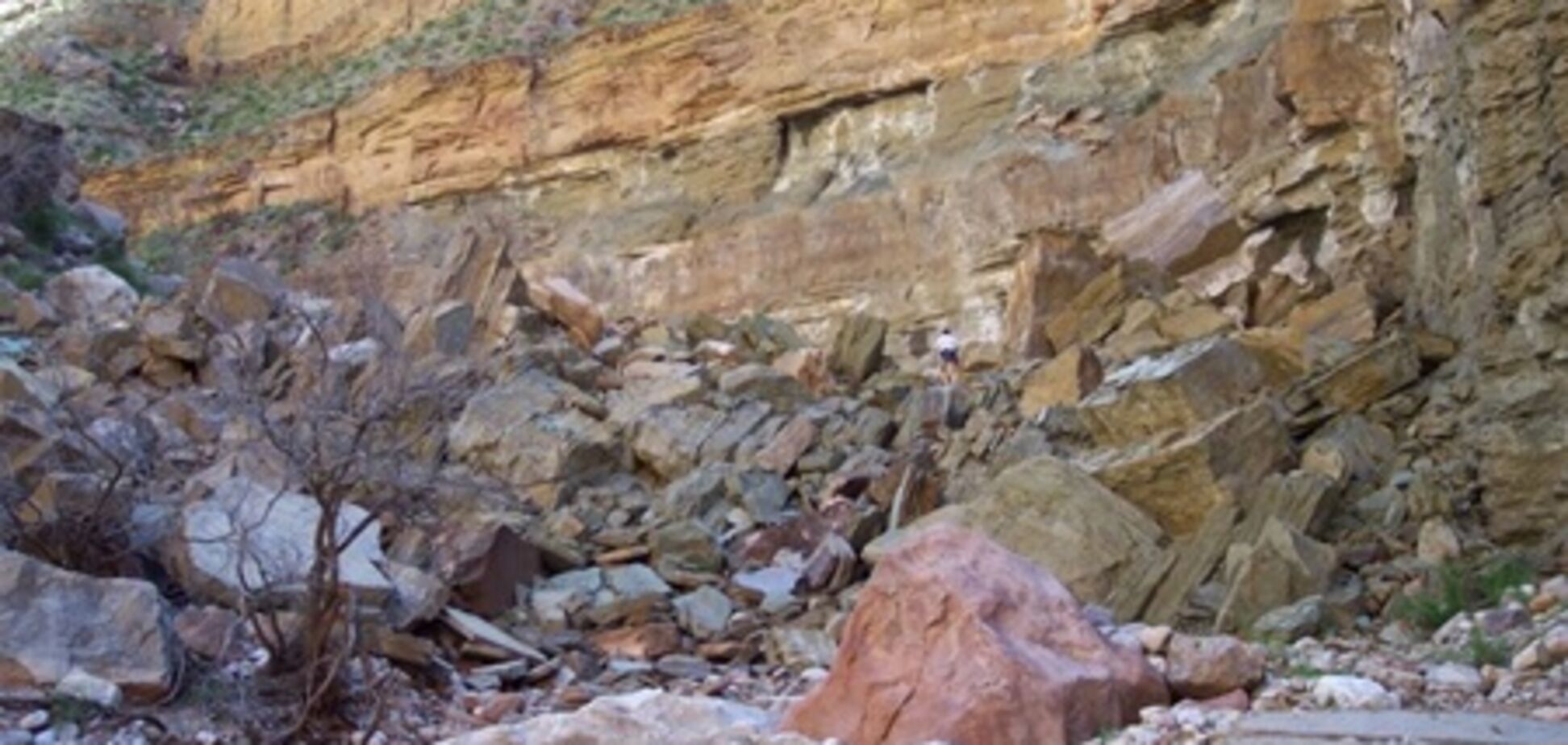 У Криму туристи потрапили під каменепад: загинула жінка