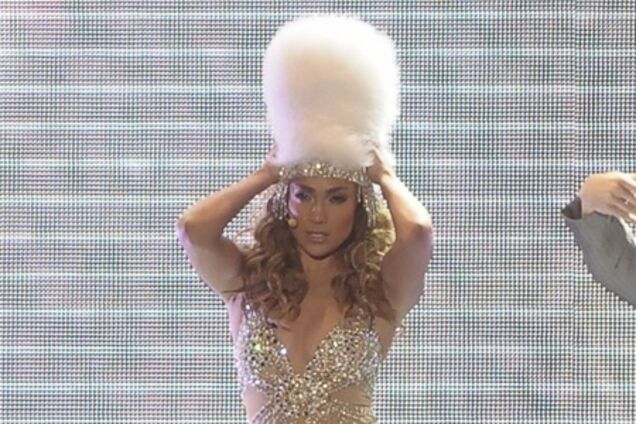 Лопес надела новые костюмы на Pop Music Festival. Фото. Видео