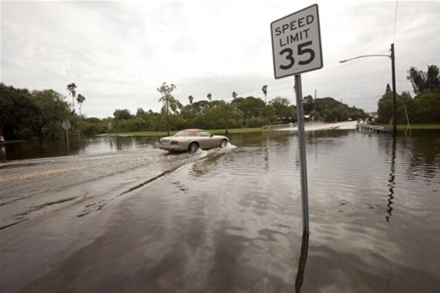 Во Флориде объявлен режим ЧП из-за надвигающегося шторма
