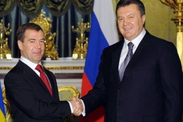 Янукович завтра встретится с Медведевым