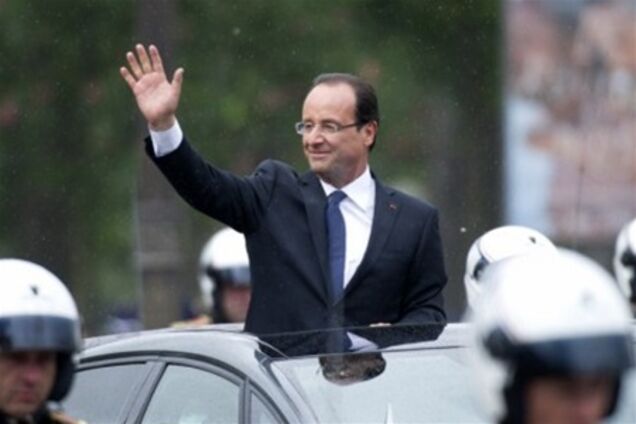 Охрана президента Франции забыла взять оружие в зарубежную поездку