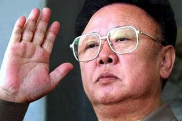 ЗМІ: північнокорейська школярка потонула, рятуючи портрети вождів