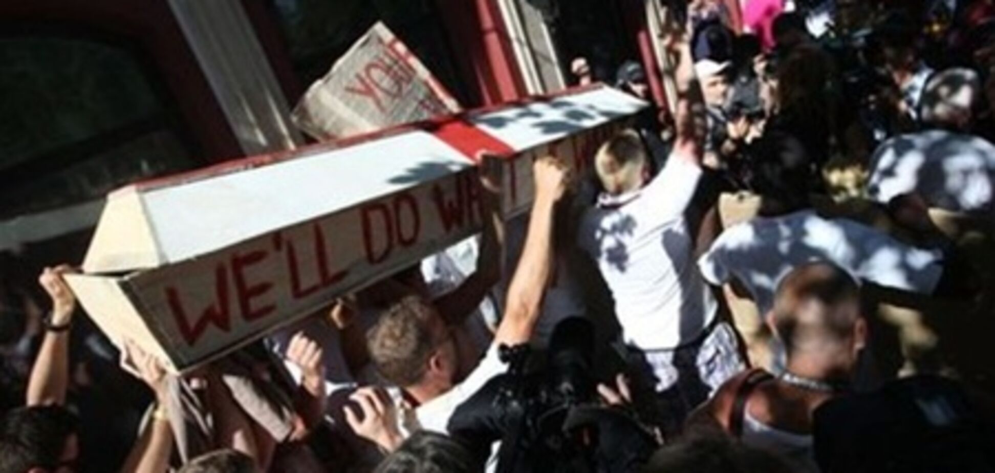 Донецкий 'гроб Сола Кэмпбелла' выставлен на аукцион