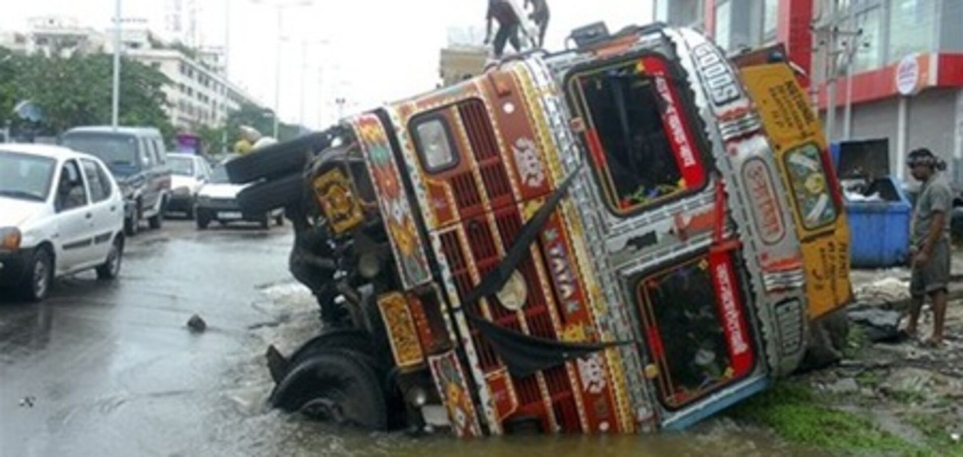 Около 40 человек погибли в Индии из-за наводнений