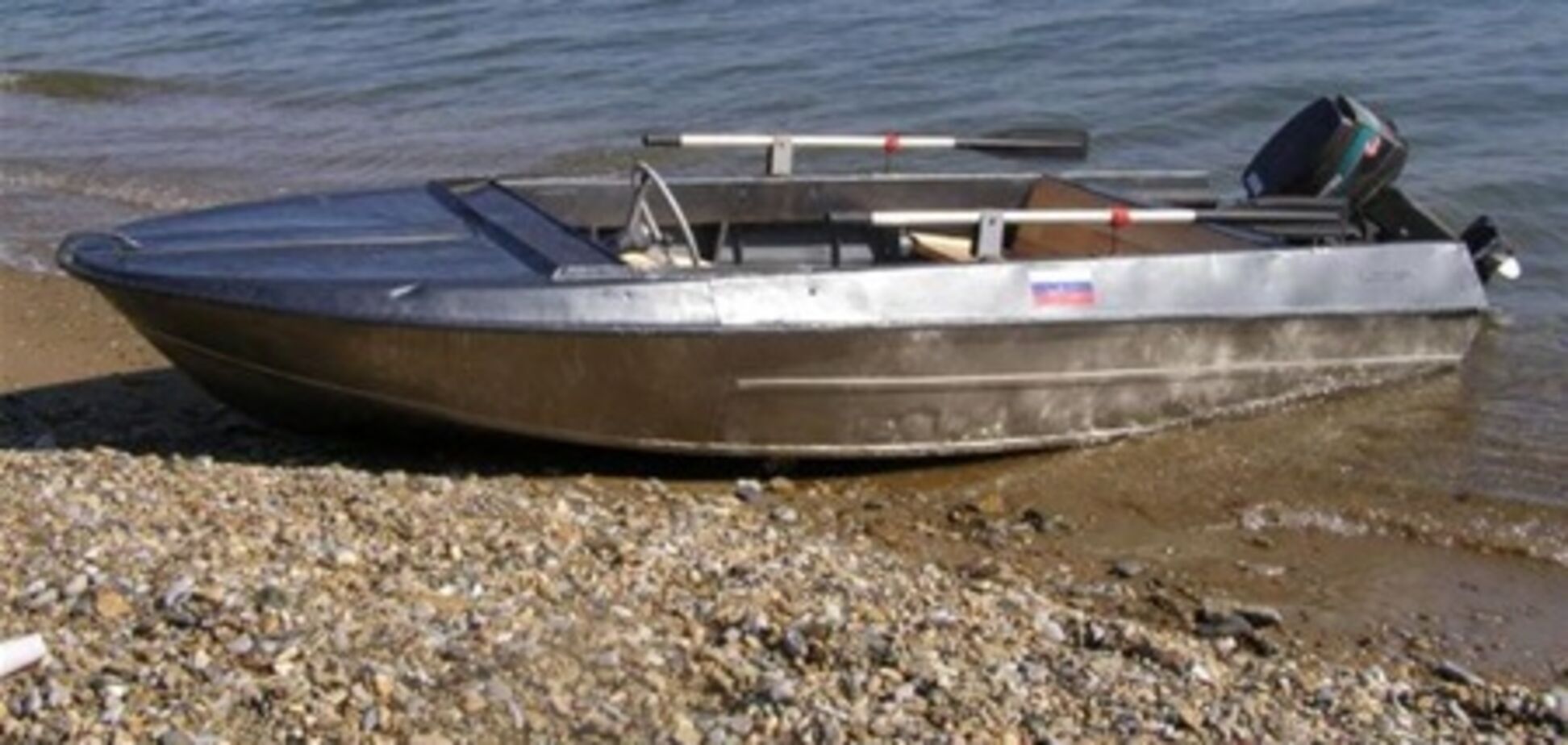 На Виннитчине моторная лодка врезалась в пешеходный мост