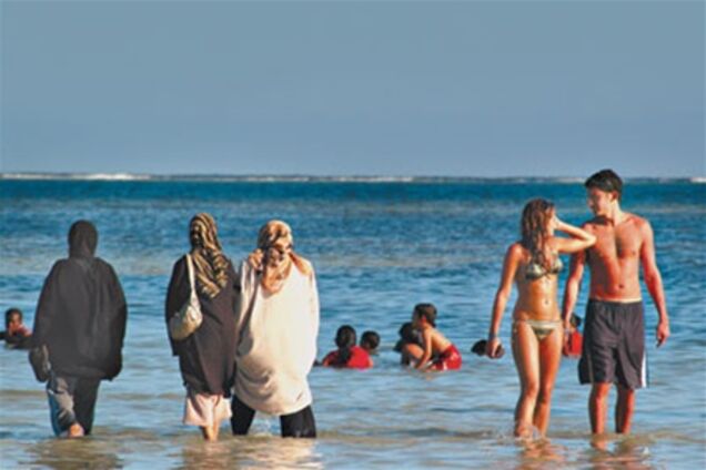 Єгипет вирішив не позбавляти туристів алкоголю