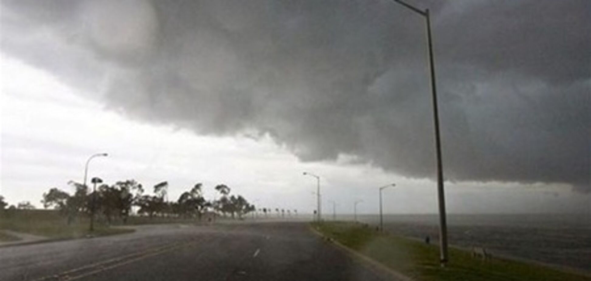 Милиция всю ночь будет патрулировать пострадавший от урагана Луганск