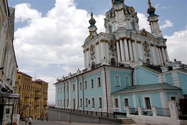 Под Андреевской церковью обвалился холм